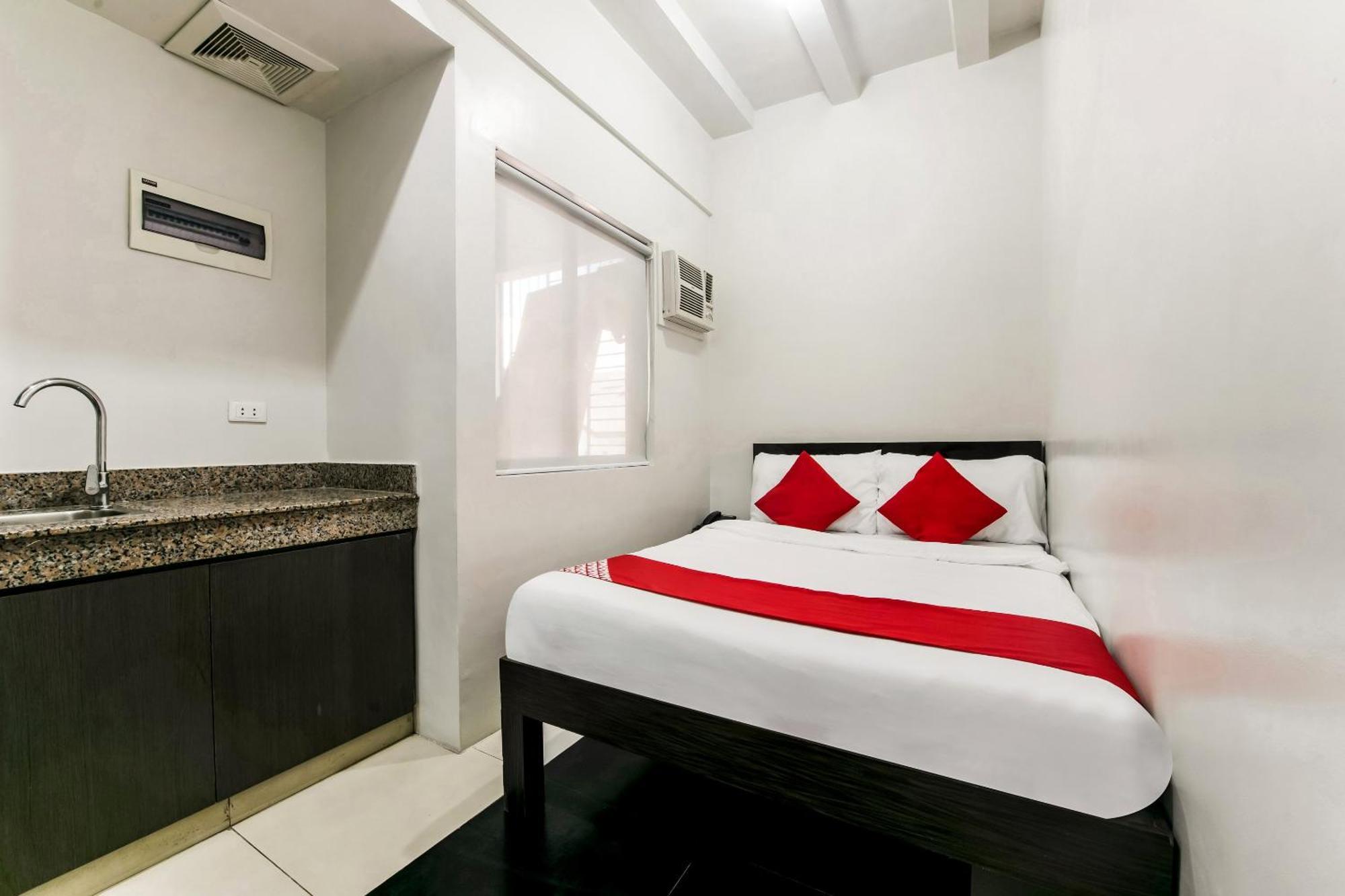 Oyo 136 Regal Residences ケソンシティ エクステリア 写真