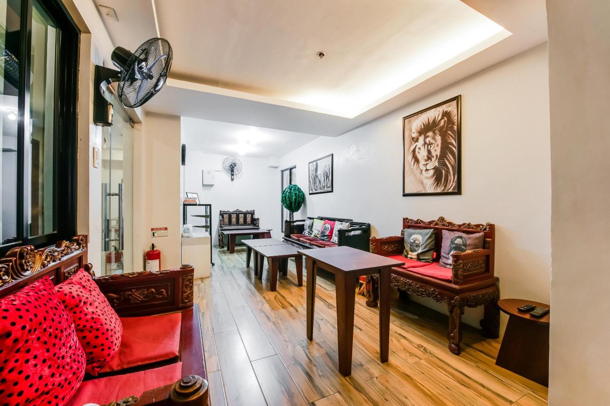Oyo 136 Regal Residences ケソンシティ エクステリア 写真