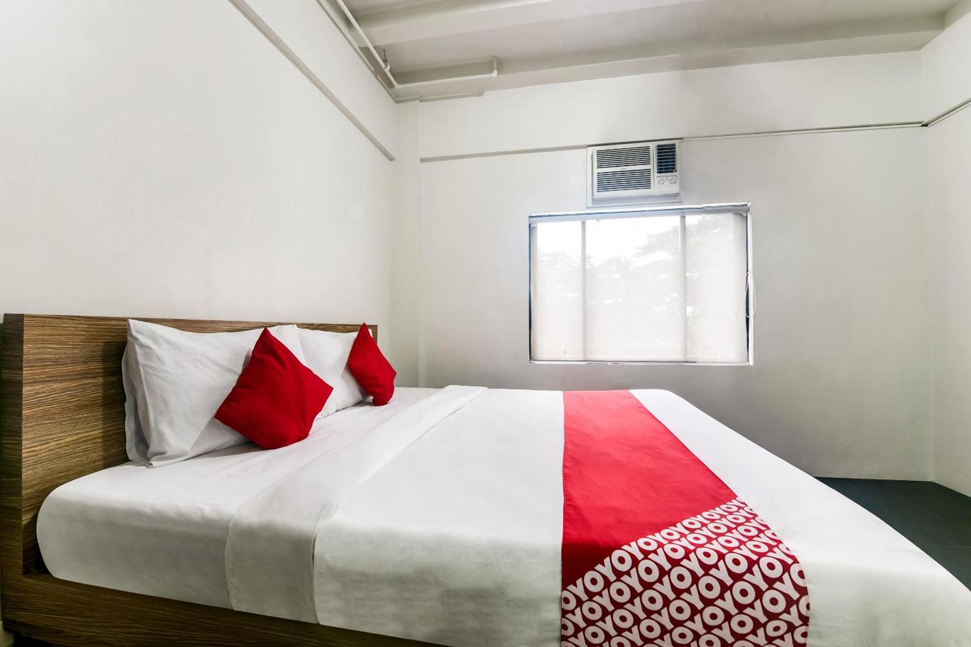 Oyo 136 Regal Residences ケソンシティ エクステリア 写真