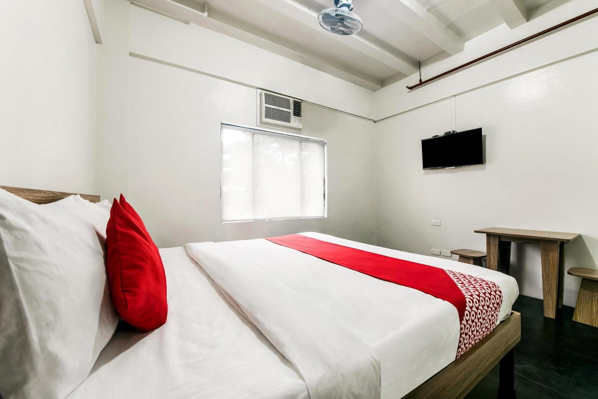 Oyo 136 Regal Residences ケソンシティ エクステリア 写真