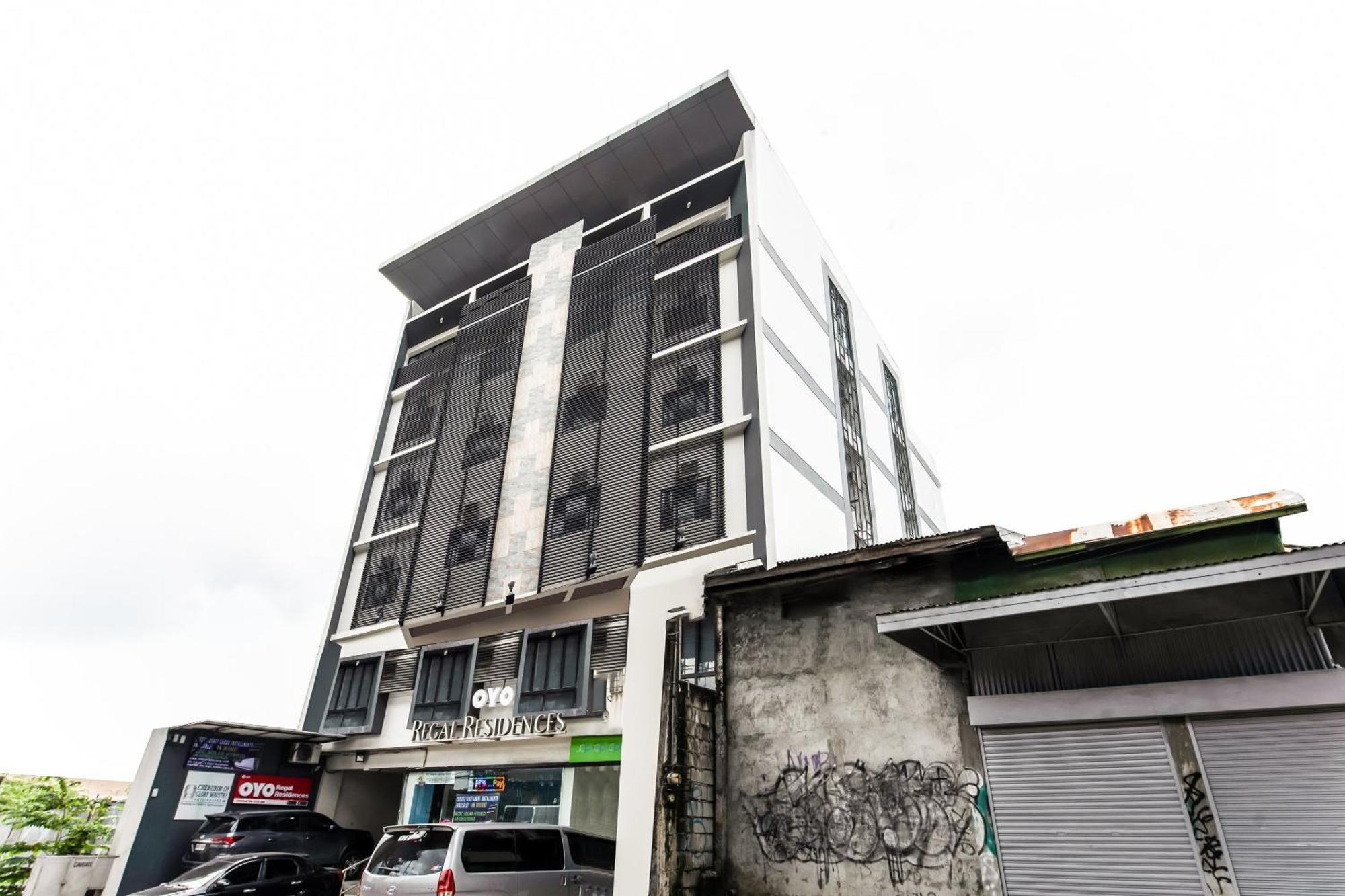 Oyo 136 Regal Residences ケソンシティ エクステリア 写真